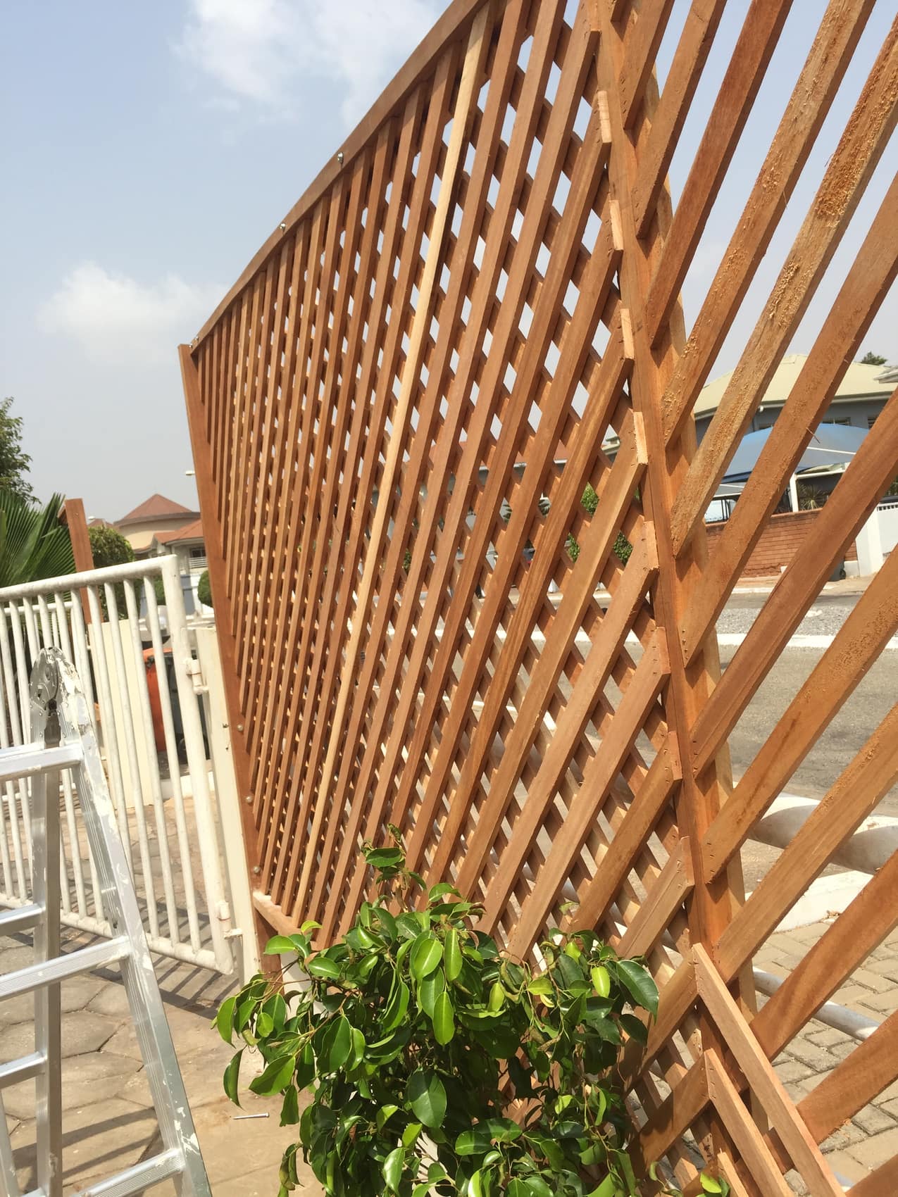 Timber lattice privacy screen, Accra