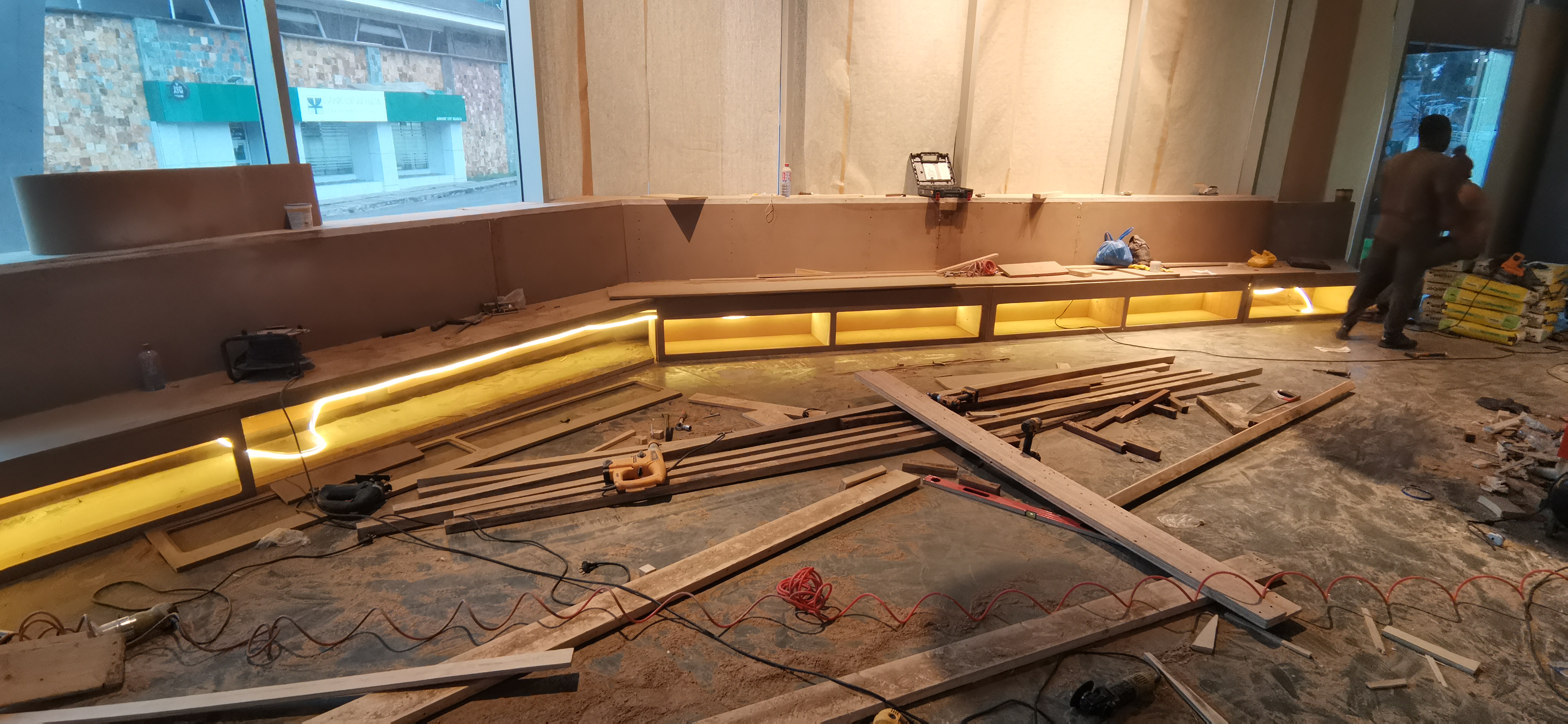 Neewoody team building the curved platform for House of Walker during construction