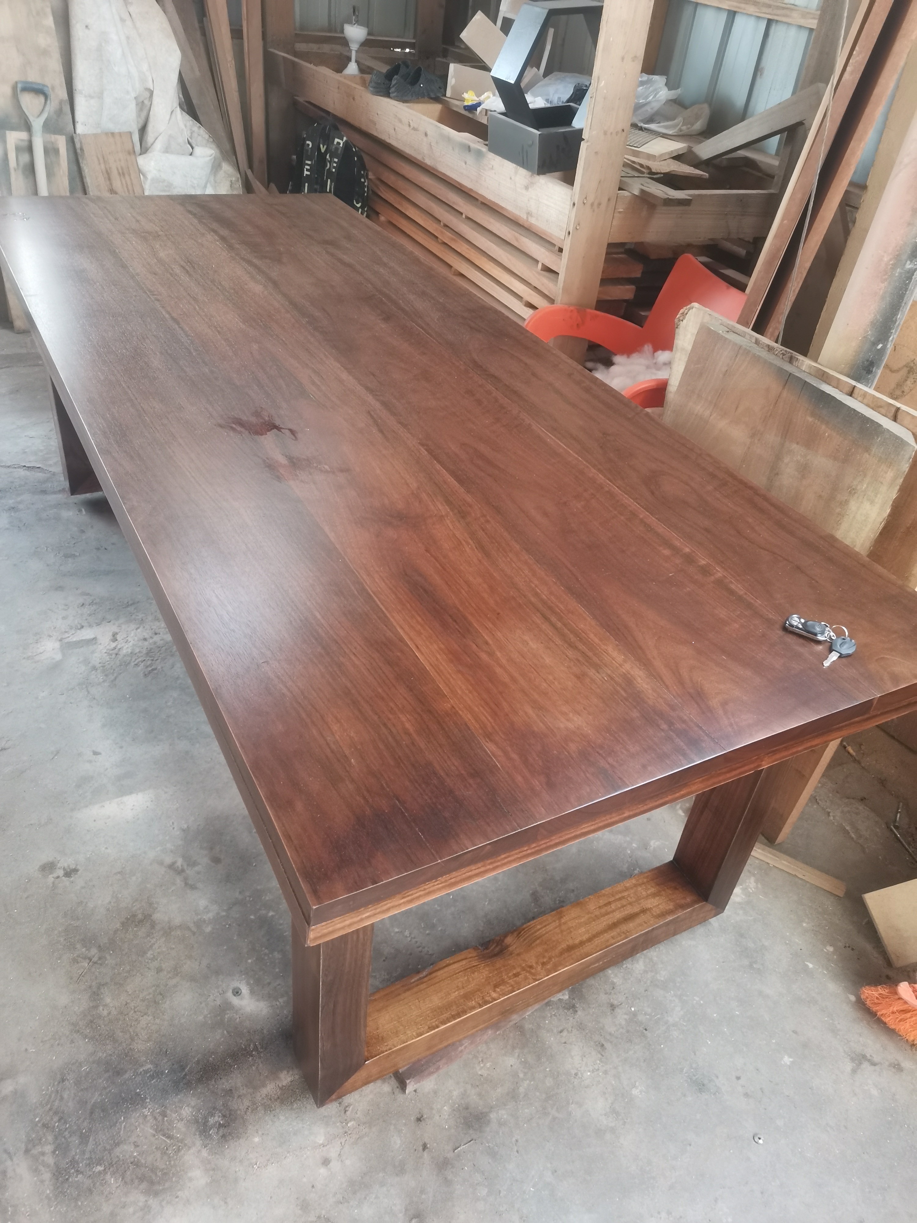 Hyedua dining table in the Neewoody workshop — deep warm espresso tone