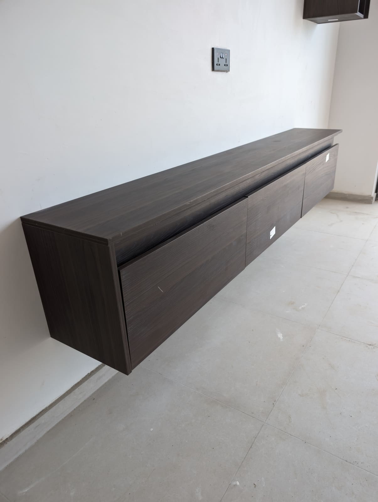 Floating TV console, full length, Prampram