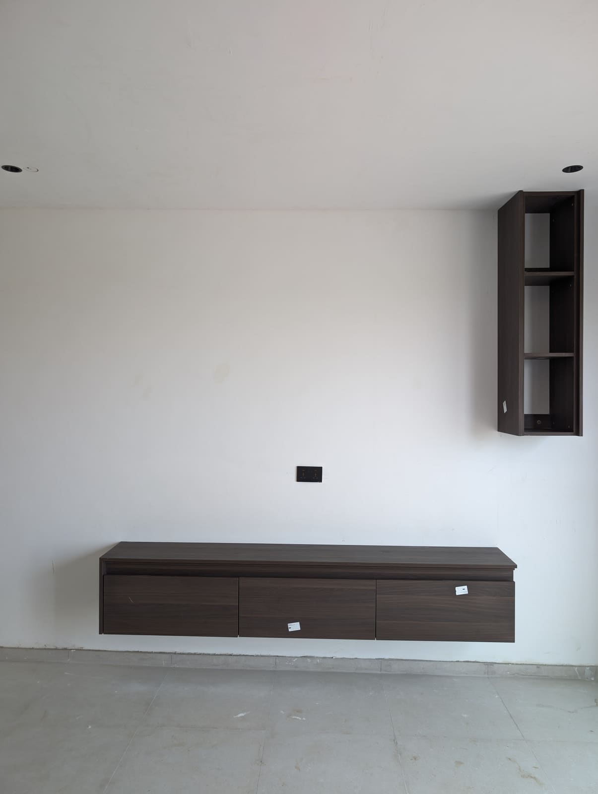 Floating TV console with wall-mounted open shelf, Prampram